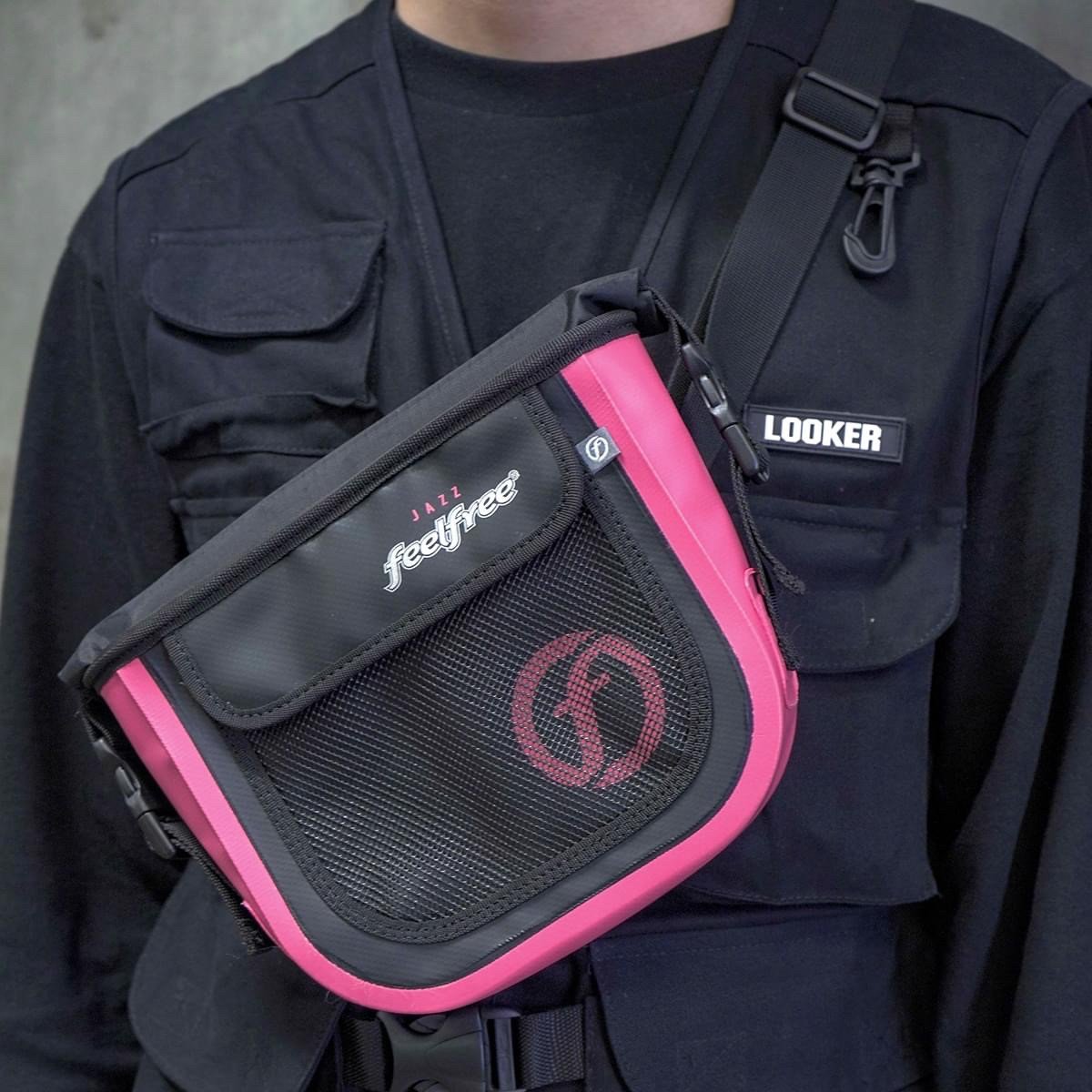 กระเป๋าสะพายกันน้ำ FEELFREE JAZZ 23 สี BLACK / ROSY_2